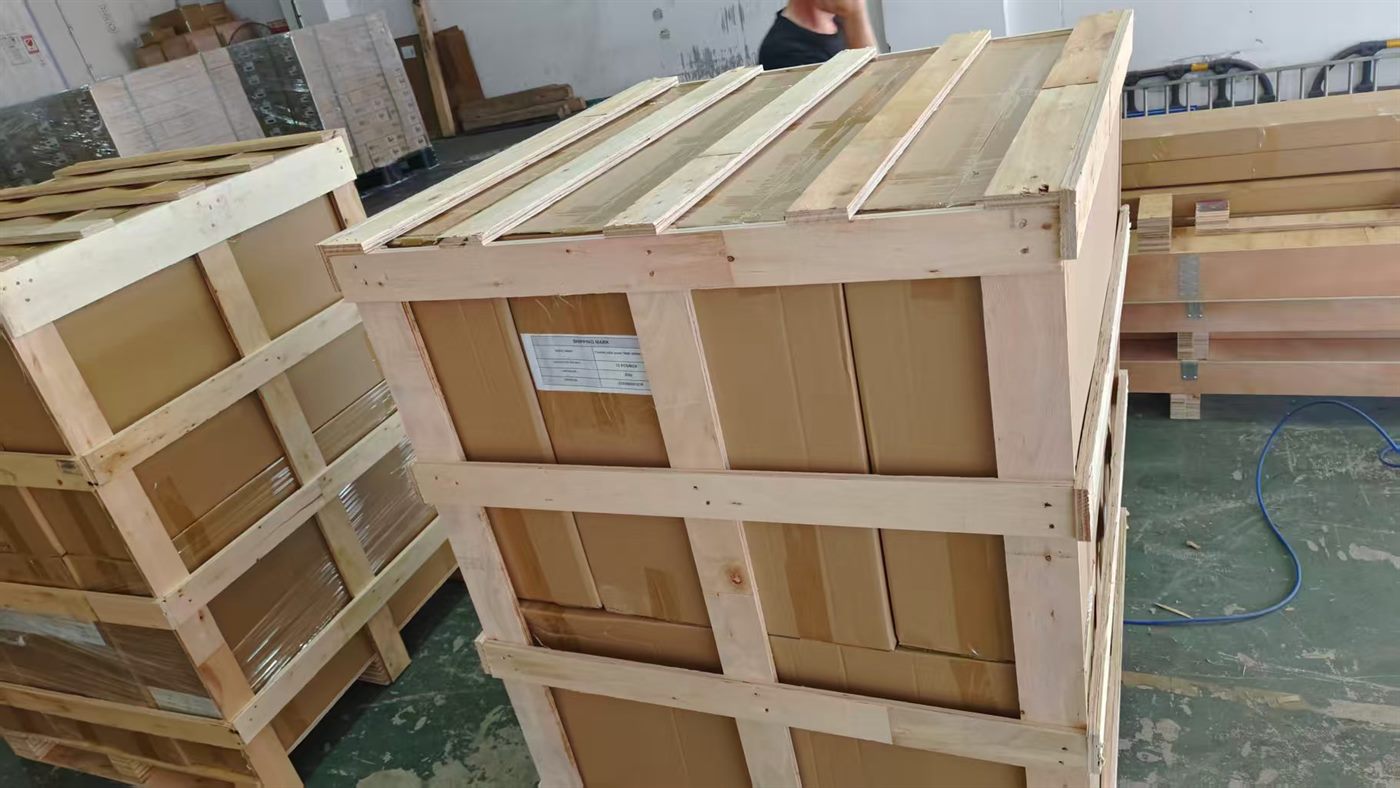 Export wooden crate packaging for solar panels
